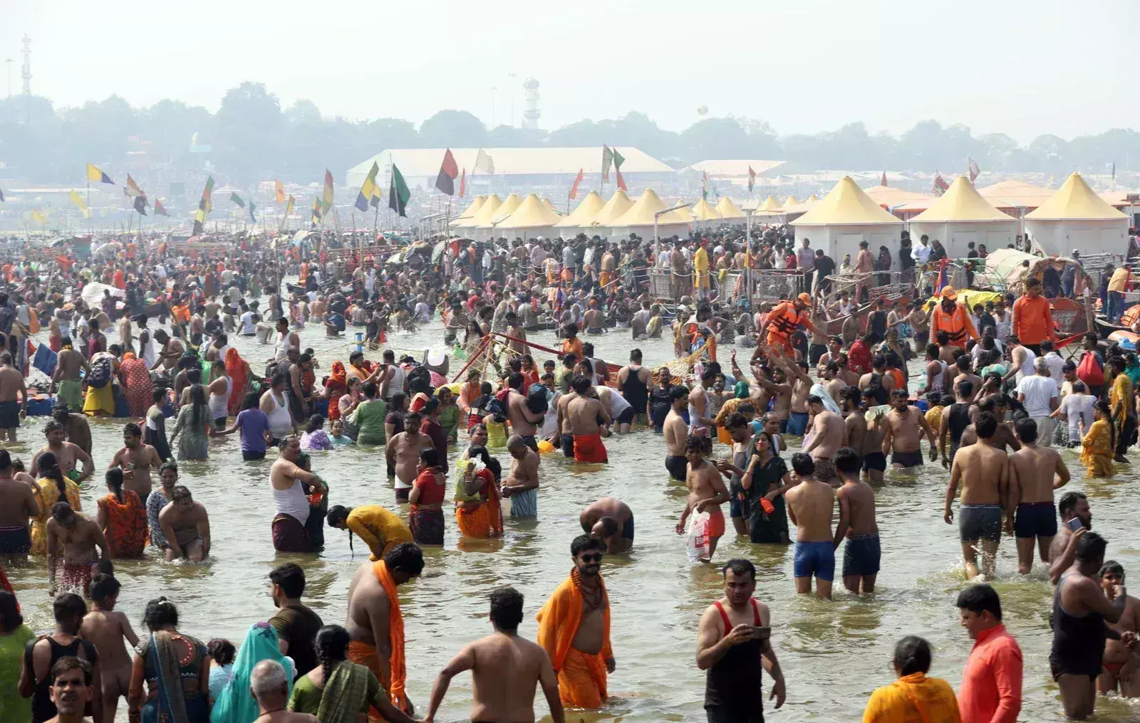 Prayagraj: वैज्ञानिकों ने गंगाजल को लेकर सीपीसीबी की रिपोर्ट पर उठाए सवाल Prayagraj: वैज्ञानिकों ने गंगाजल को लेकर सीपीसीबी की रिपोर्ट पर उठाए सवाल