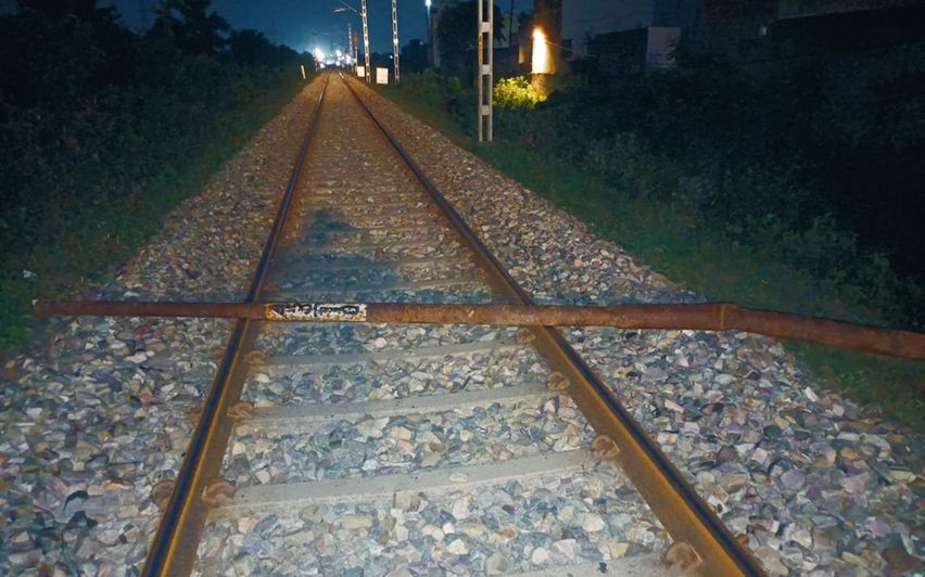 Kollam में रेलवे ट्रैक पर लगाया गया टेलीफोन पोल  तोड़फोड़ की कोशिश