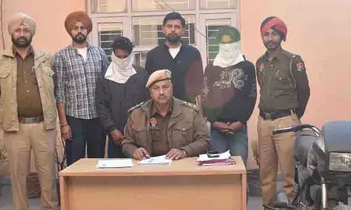Jalandhar: दो झपटमार और अवैध शराब के कारोबार में शामिल एक व्यक्ति गिरफ्तार