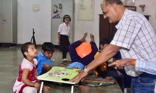 बुद्ध भूमि कोसा नगर को दान में मिली 70 कुर्सियां