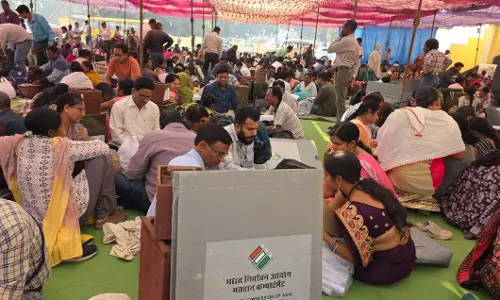 23 फरवरी को तीसरे और अंतिम चरण का मतदान, रवाना हुए मतदान दल 23 फरवरी को तीसरे और अंतिम चरण का मतदान, रवाना हुए मतदान दल