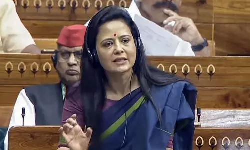 TMC नेता महुआ मोइत्रा ने रेल मंत्रालय की आलोचना की TMC नेता महुआ मोइत्रा ने रेल मंत्रालय की आलोचना की