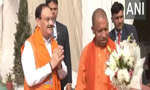 स्वास्थ्य मंत्री जेपी नड्डा ने परिवार के साथ Maha Kumbh का दौरा किया