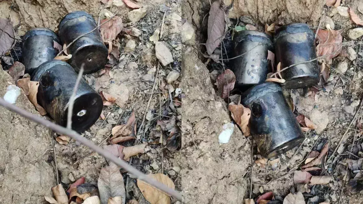 Chaibasa: सुरक्षाबलों को नुकसान पहुंचाने के लिए लगाया गया IED बरामद Chaibasa: सुरक्षाबलों को नुकसान पहुंचाने के लिए लगाया गया IED बरामद