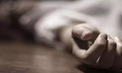 Shahjahanpur: महिला ने संदिग्ध अवस्था में कमरे में दुपट्टे से फांसी लगाकर दी जान Shahjahanpur: महिला ने संदिग्ध अवस्था में कमरे में दुपट्टे से फांसी लगाकर दी जान