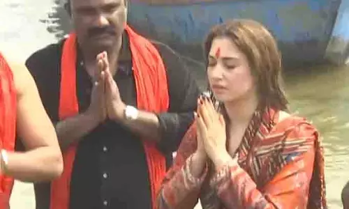 Tamanna Bhatia ने त्रिवेणी संगम में लगाई डुबकी