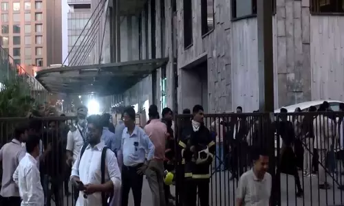 Mumbai airport के पास होटल में लगी आग Mumbai airport के पास होटल में लगी आग