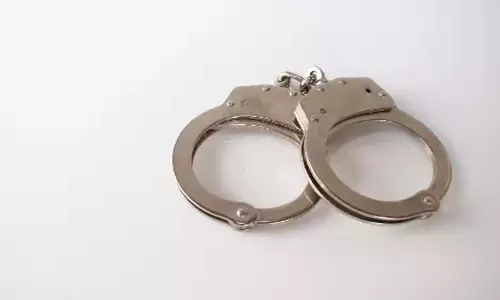 पुलिस ने स्पा पर छापा मारा, 10 महिलाएं और 11 ग्राहक हिरासत में लिए गए