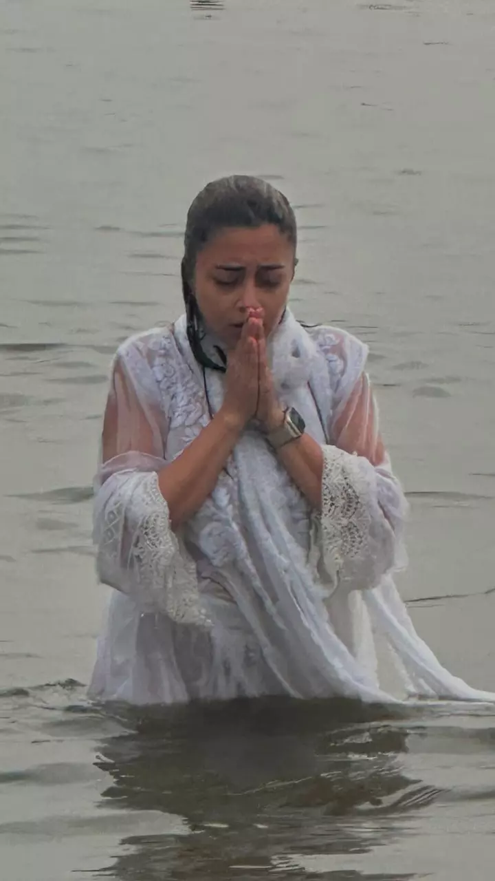 महाकुंभ में पहुंचीं टीना दत्ता