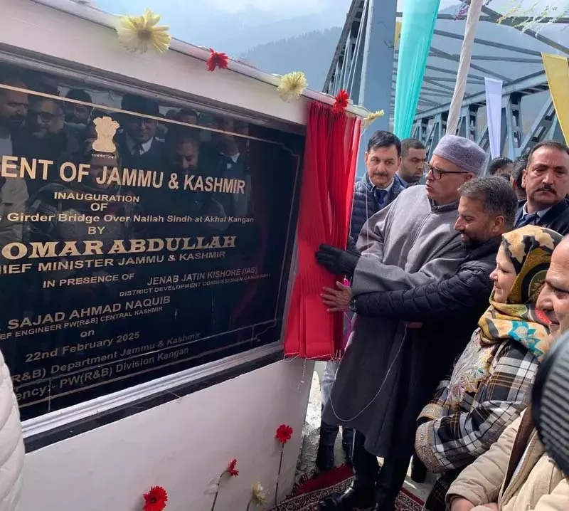 उमर अब्दुल्ला ने मध्य कश्मीर के कंगन में महत्वपूर्ण अकाल पुल का उद्घाटन किया उमर अब्दुल्ला ने मध्य कश्मीर के कंगन में महत्वपूर्ण अकाल पुल का उद्घाटन किया