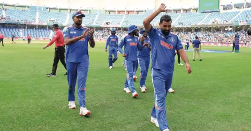 मोहम्मद शमी एक दशक के बाद पाकिस्तान के खिलाफ वनडे में वापसी के लिए तैयार मोहम्मद शमी एक दशक के बाद पाकिस्तान के खिलाफ वनडे में वापसी के लिए तैयार