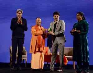 खिलाड़ी का अनुशासन, समर्पण और टीम भावना समाज को देती है नई दिशा : सीएम योगी खिलाड़ी का अनुशासन, समर्पण और टीम भावना समाज को देती है नई दिशा : सीएम योगी