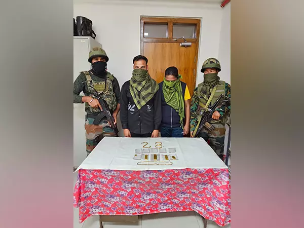 Assam Rifles ने पश्चिमी त्रिपुरा में 1 करोड़ से अधिक मूल्य का सोना जब्त किया, दो गिरफ्तार Assam Rifles ने पश्चिमी त्रिपुरा में 1 करोड़ से अधिक मूल्य का सोना जब्त किया, दो गिरफ्तार
