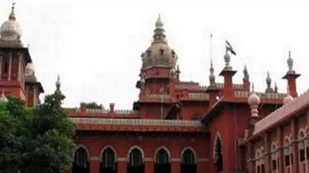 आजीवन कारावास की सजा काट रहे कैदियों की शीघ्र रिहाई के नियम: HC ने सरकार को सलाह दी आजीवन कारावास की सजा काट रहे कैदियों की शीघ्र रिहाई के नियम: HC ने सरकार को सलाह दी