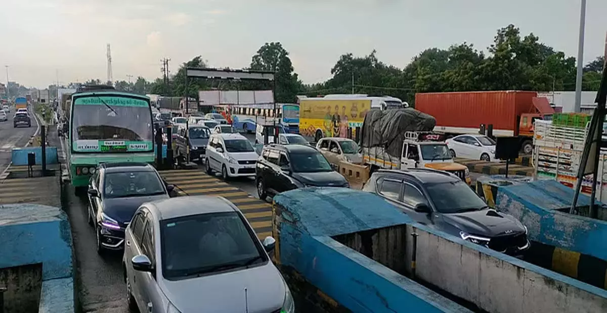 Tamil Nadu: नए टोल गेट पर अधिक किराया से पलाकोड के किसान चिंतित Tamil Nadu: नए टोल गेट पर अधिक किराया से पलाकोड के किसान चिंतित
