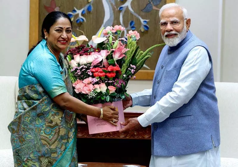 Delhi: रेखा ने प्रधानमंत्री से मुलाकात की Delhi: रेखा ने प्रधानमंत्री से मुलाकात की