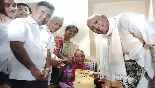 Koppal: मेघालय के राज्यपाल ने पद्मश्री से सम्मानित भीमव्वा डोड्डाबलप्पा के आवास का दौरा किया Koppal: मेघालय के राज्यपाल ने पद्मश्री से सम्मानित भीमव्वा डोड्डाबलप्पा के आवास का दौरा किया