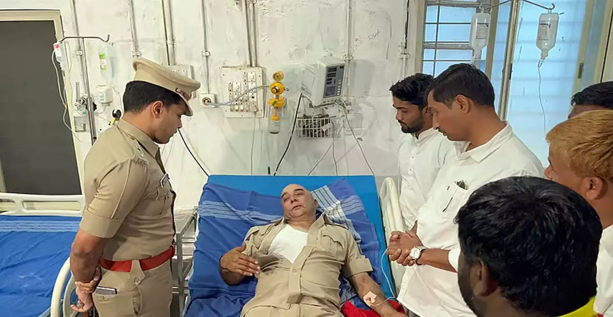 Karnataka: बस कंडक्टर पर हमला, चार गिरफ्तार Karnataka: बस कंडक्टर पर हमला, चार गिरफ्तार