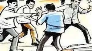 UP News: बाइक सवार भाइयों की पिटाई कर उनकी बाइक मेंकी गई तोड़फोड़ UP News: बाइक सवार भाइयों की पिटाई कर उनकी बाइक मेंकी गई तोड़फोड़
