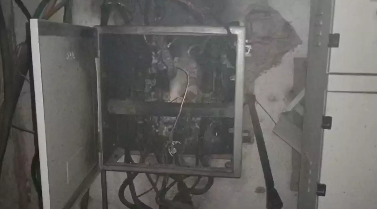 Punjab: अस्पताल के विद्युत नियंत्रण कक्ष में अचानक आग लगने से मची अफरा-तफरी Punjab: अस्पताल के विद्युत नियंत्रण कक्ष में अचानक आग लगने से मची अफरा-तफरी