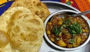 Breakfast : नाश्ते में बनाएं स्ट्रीट स्टाइल छोले भटूरे Breakfast : नाश्ते में बनाएं स्ट्रीट स्टाइल छोले भटूरे