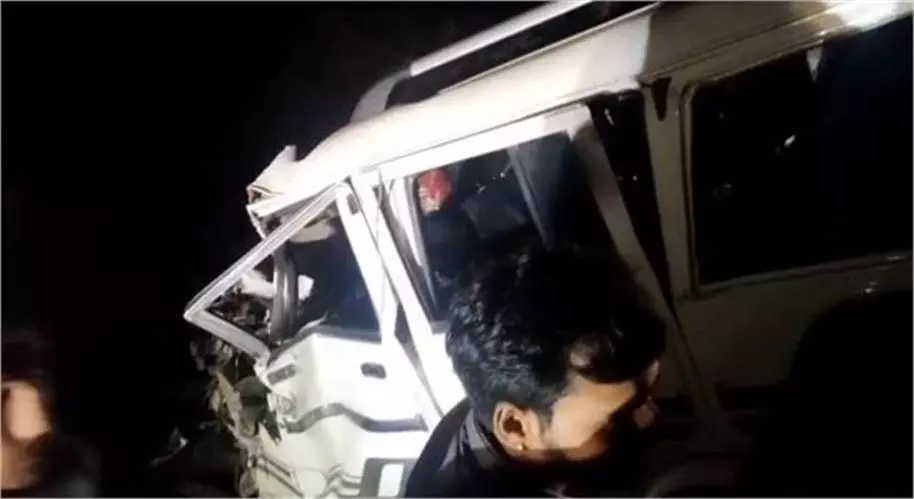 बोलेरो और ट्रक की टक्कर में चार की मौत बोलेरो और ट्रक की टक्कर में चार की मौत