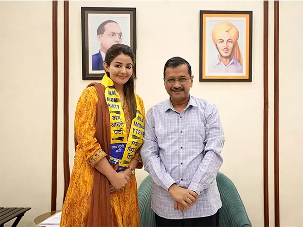 पंजाबी अभिनेत्री सोनिया मान केजरीवाल की मौजूदगी में AAP में शामिल हुईं पंजाबी अभिनेत्री सोनिया मान केजरीवाल की मौजूदगी में AAP में शामिल हुईं