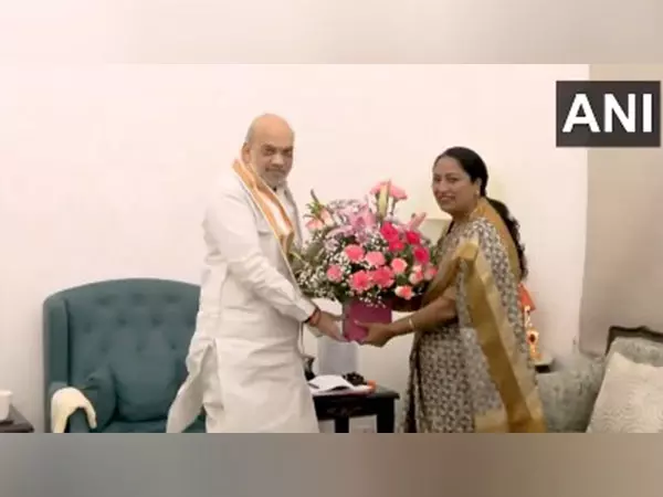 Delhi CM ने विधानसभा सत्र शुरू होने से एक दिन पहले अमित शाह से मुलाकात की Delhi CM ने विधानसभा सत्र शुरू होने से एक दिन पहले अमित शाह से मुलाकात की