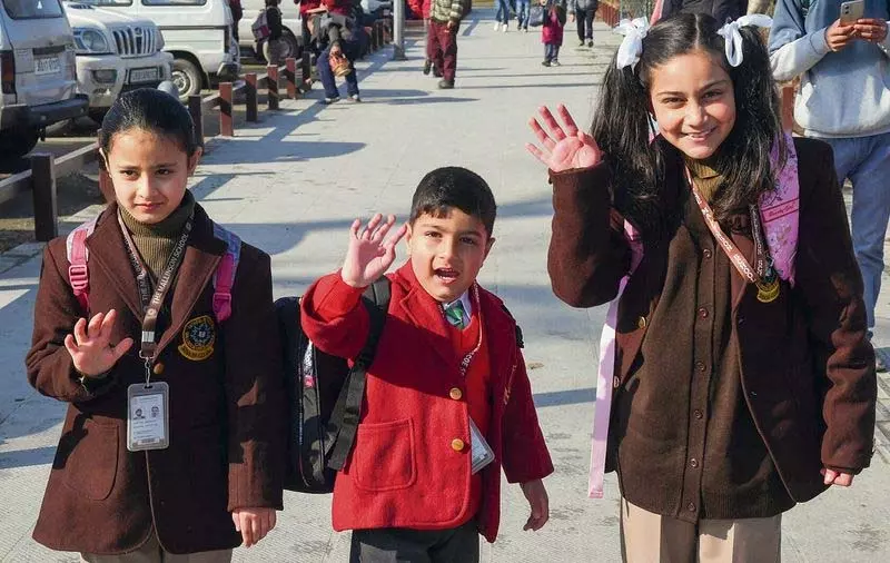 J&K: घाटी के स्कूल 1 मार्च को छात्रों का स्वागत करेंगे J&K: घाटी के स्कूल 1 मार्च को छात्रों का स्वागत करेंगे