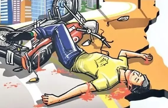 Firozabad: असंतुलित मोटरसाइकिल खेत में लगे कटीले तारों से टकराई, दो युवकों की मौत Firozabad: असंतुलित मोटरसाइकिल खेत में लगे कटीले तारों से टकराई, दो युवकों की मौत