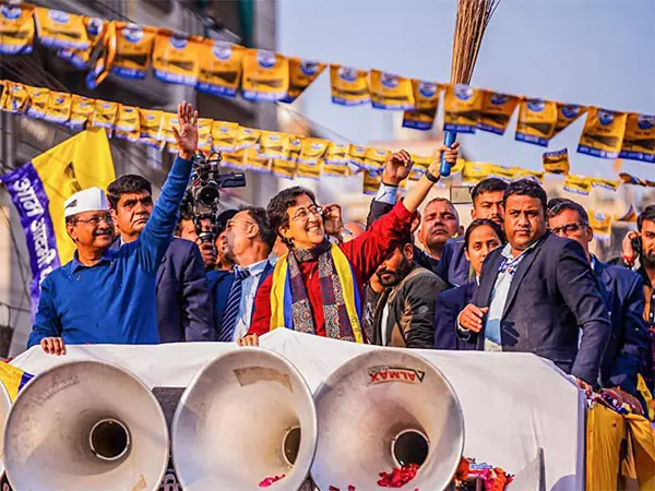 केजरीवाल ने दिल्ली विधानसभा में विपक्ष का नेता चुने जाने पर Atishi को बधाई दी केजरीवाल ने दिल्ली विधानसभा में विपक्ष का नेता चुने जाने पर Atishi को बधाई दी
