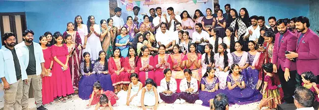 Visakhapatnam: निजी होटल में अंतरराष्ट्रीय जुड़वां दिवस का आयोजन किया Visakhapatnam: निजी होटल में अंतरराष्ट्रीय जुड़वां दिवस का आयोजन किया