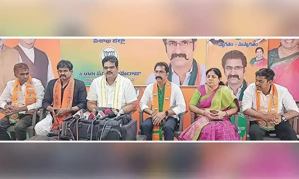 Andhra: दिनाकर ने नरेगा फंड के दुरुपयोग पर चिंता व्यक्त की Andhra: दिनाकर ने नरेगा फंड के दुरुपयोग पर चिंता व्यक्त की