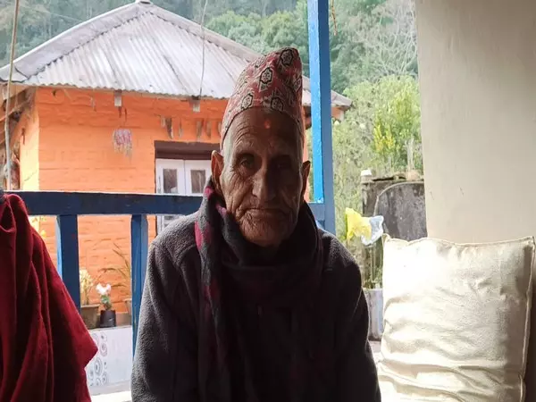 Sikkim: अनुभवी जैविक किसान पद्मश्री तुला राम उप्रेती का राजकीय सम्मान के साथ अंतिम संस्कार किया गया Sikkim: अनुभवी जैविक किसान पद्मश्री तुला राम उप्रेती का राजकीय सम्मान के साथ अंतिम संस्कार किया गया