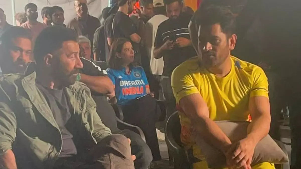 सनी देओल ने एमएस धोनी के साथ देखा भारत बनाम पाकिस्तान चैंपियंस ट्रॉफी मैच सनी देओल ने एमएस धोनी के साथ देखा भारत बनाम पाकिस्तान चैंपियंस ट्रॉफी मैच