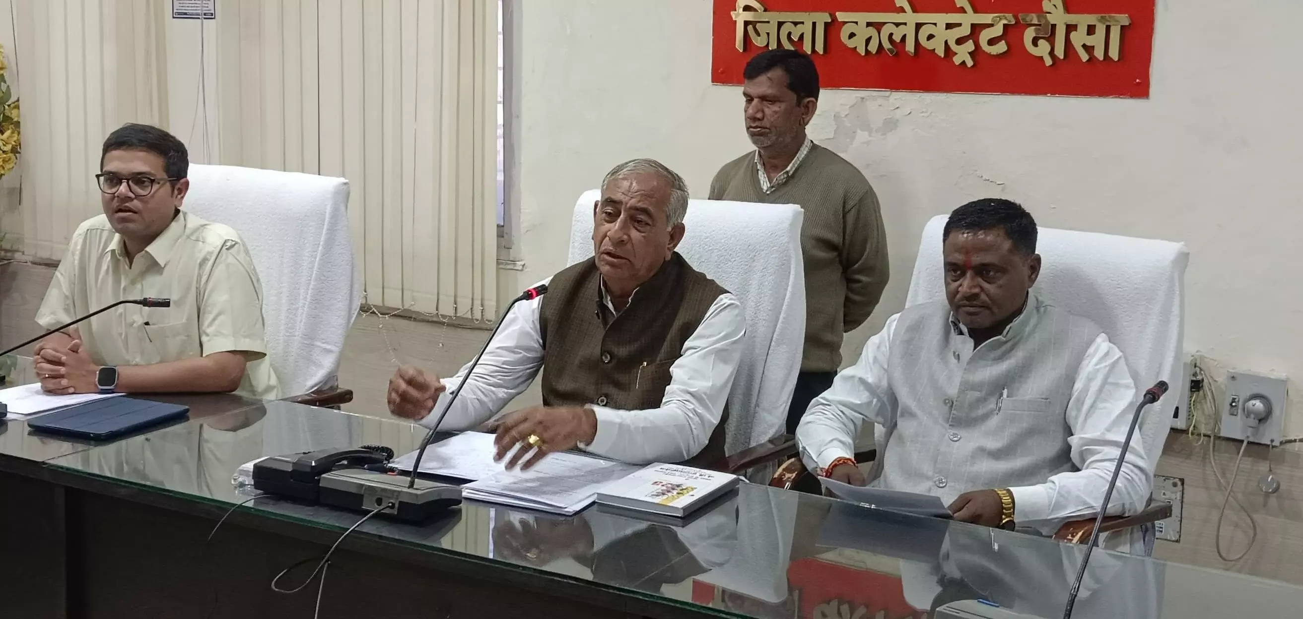 Jaipur: विश्वकर्मा कौशल विकास बोर्ड अध्यक्ष श्री रामगोपाल सुथार की पत्रकार वार्ता Jaipur: विश्वकर्मा कौशल विकास बोर्ड अध्यक्ष श्री रामगोपाल सुथार की पत्रकार वार्ता
