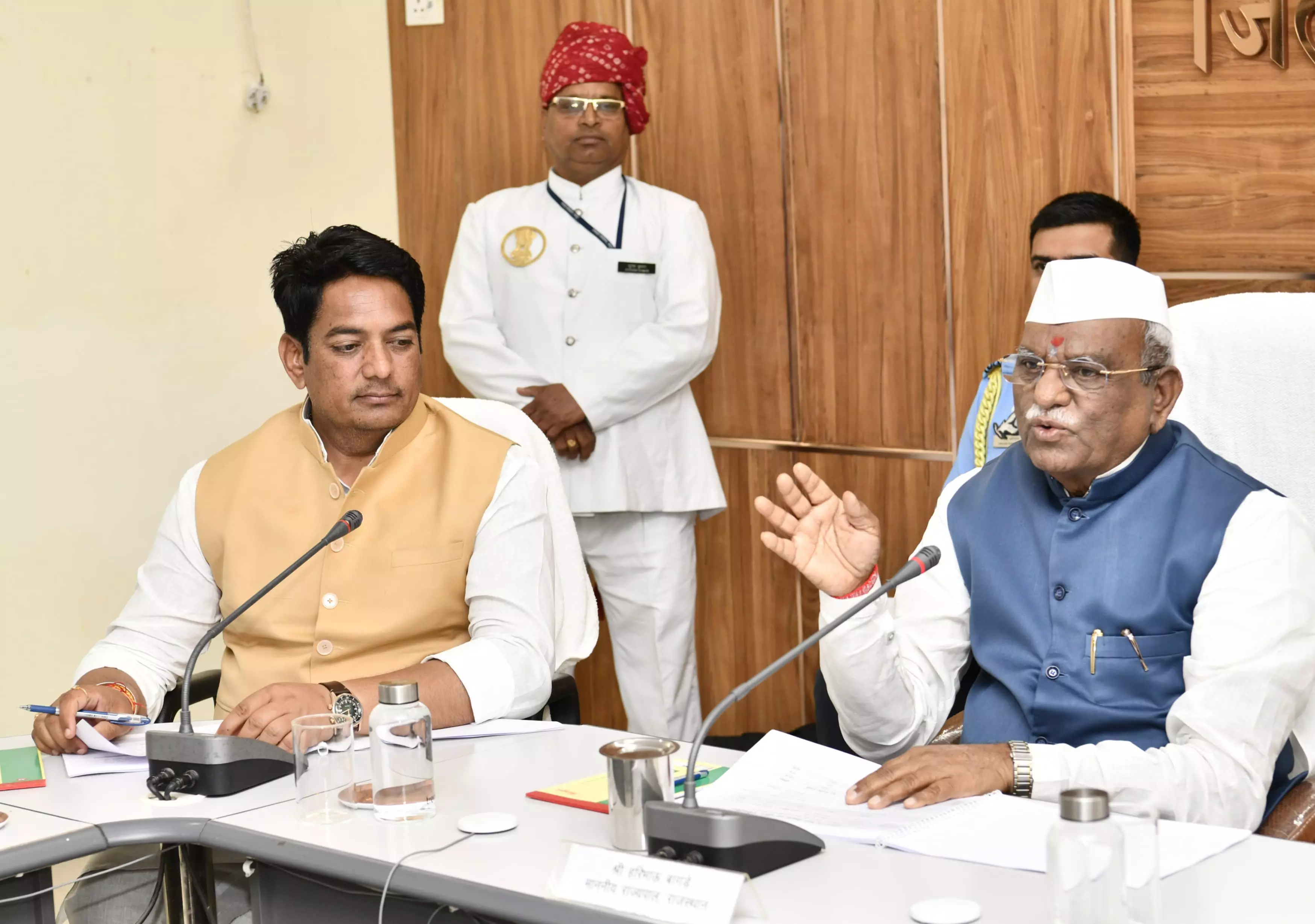 Jaipur: राज्यपाल ने झुंझुनूं में ली जिला स्तरीय अधिकारियों की बैठक Jaipur: राज्यपाल ने झुंझुनूं में ली जिला स्तरीय अधिकारियों की बैठक