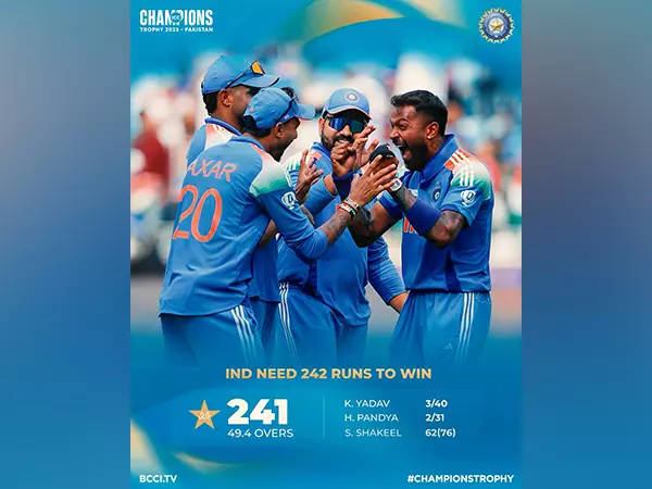 Champions Trophy में पाकिस्तान की टीम 241 रन पर ढेर, भारतीय गेंदबाजों ने दिखाया जलवा Champions Trophy में पाकिस्तान की टीम 241 रन पर ढेर, भारतीय गेंदबाजों ने दिखाया जलवा