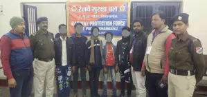 Assam: रेलवे सुरक्षा बल ने 40 नाबालिगों और दो महिलाओं को बचाया Assam: रेलवे सुरक्षा बल ने 40 नाबालिगों और दो महिलाओं को बचाया