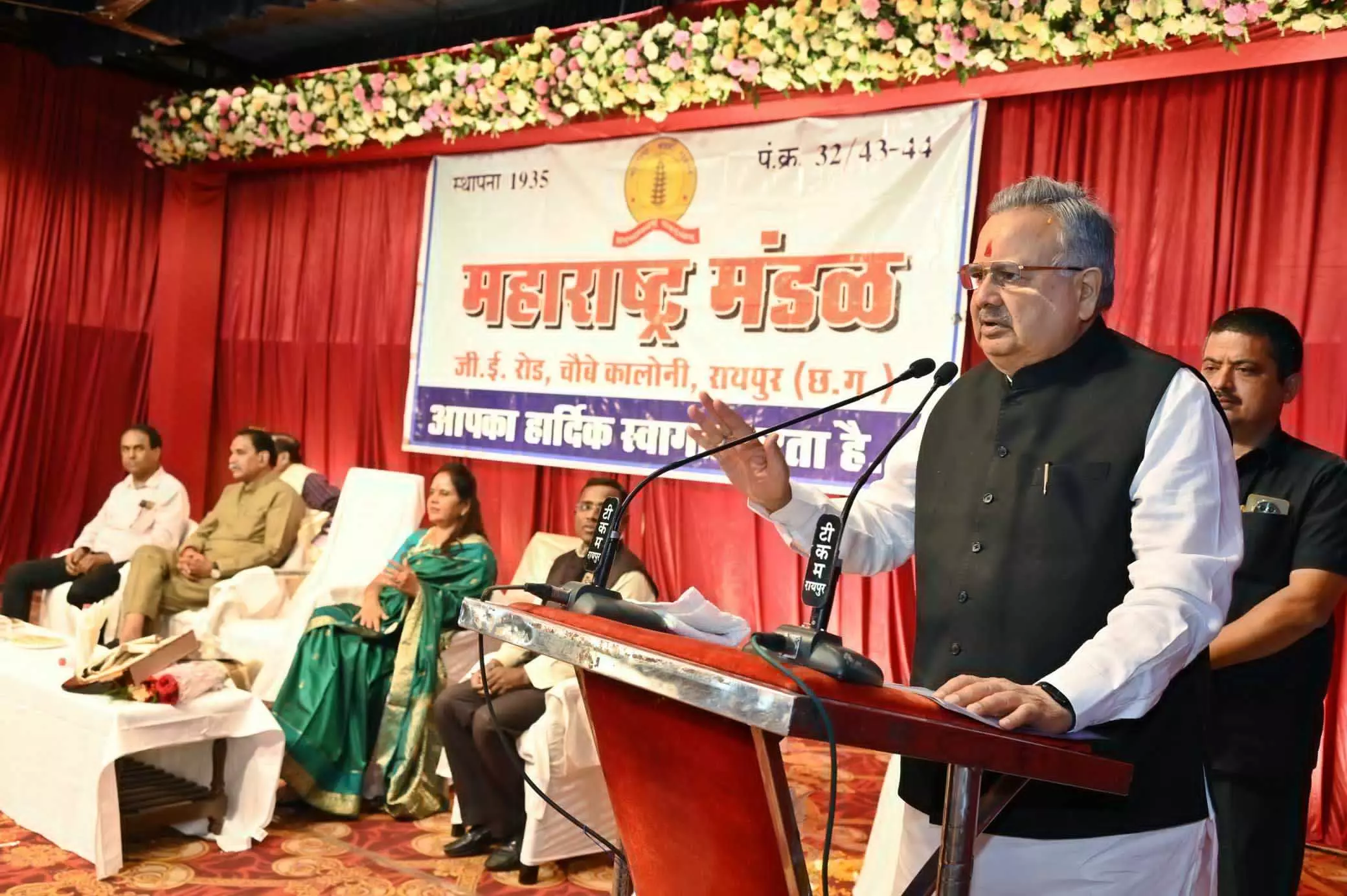 महापौर व पार्षद प्रत्याशियों के सम्मान समारोह में शामिल हुए डॉ. रमन सिंह महापौर व पार्षद प्रत्याशियों के सम्मान समारोह में शामिल हुए डॉ. रमन सिंह