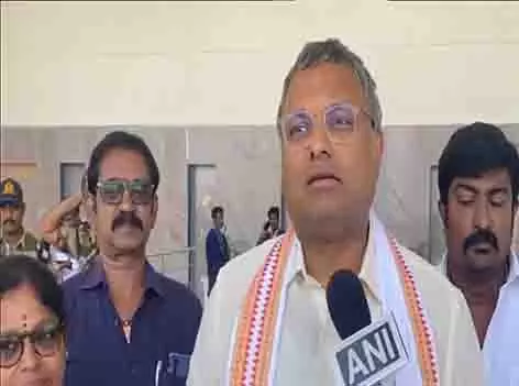 तमिलनाडु की भाषाई, सांस्कृतिक पहचान पर हमला: NEP पर अराजकता के बीच कार्ति चिदंबरम तमिलनाडु की भाषाई, सांस्कृतिक पहचान पर हमला: NEP पर अराजकता के बीच कार्ति चिदंबरम