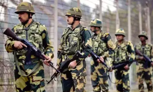 पाकिस्तानी बंकर को तबाह करने की तैयारी में BSF पाकिस्तानी बंकर को तबाह करने की तैयारी में BSF