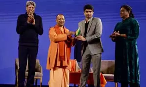 खिलाड़ी का अनुशासन, समर्पण और टीम भावना समाज को देती है नई दिशा : सीएम योगी खिलाड़ी का अनुशासन, समर्पण और टीम भावना समाज को देती है नई दिशा : सीएम योगी