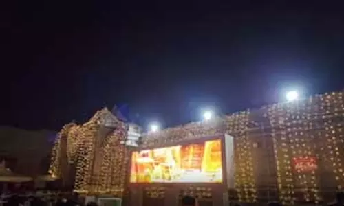 महाशिवरात्रि पर्व को लेकर काशी विश्वनाथ मंदिर सजकर तैयार महाशिवरात्रि पर्व को लेकर काशी विश्वनाथ मंदिर सजकर तैयार