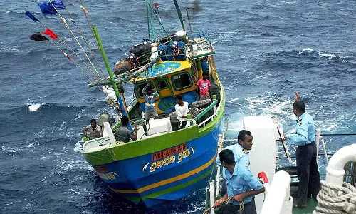 Tamil Nadu: श्रीलंकाई नौसेना ने 32 मछुआरों को गिरफ्तार किया Tamil Nadu: श्रीलंकाई नौसेना ने 32 मछुआरों को गिरफ्तार किया