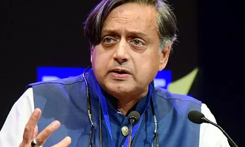 क्या कांग्रेस के बागियों की लिस्ट में जुड़ेगा अब शशि थरूर का नाम? राजनीतिक गलियारों में हलचल