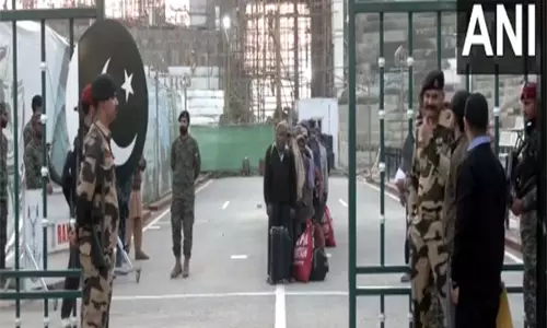 Pak की हिरासत से रिहा हुए 22 भारतीय मछुआरे अटारी-वाघा सीमा पर पहुंचे