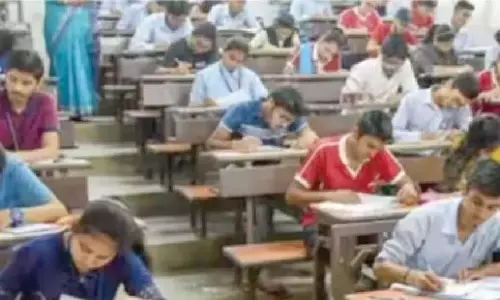 Andhra: अभिभावक संघ ने इंटर में समय से पहले दाखिले की आलोचना की Andhra: अभिभावक संघ ने इंटर में समय से पहले दाखिले की आलोचना की