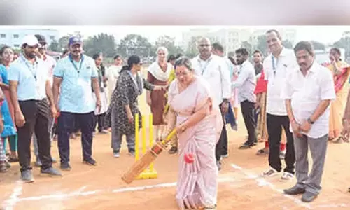 Andhra: एकेएनयू वीसी ने क्रिकेट टूर्नामेंट का उद्घाटन किया Andhra: एकेएनयू वीसी ने क्रिकेट टूर्नामेंट का उद्घाटन किया