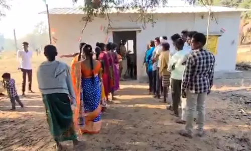 नक्सली हिडमा के गांव में सरपंच चुनने के लिए वोटिंग जारी, वीडियो नक्सली हिडमा के गांव में सरपंच चुनने के लिए वोटिंग जारी, वीडियो